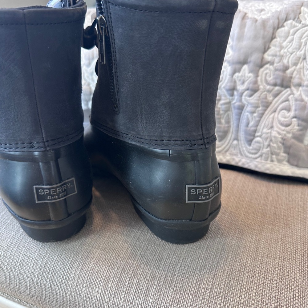 Women’s Sperry salt water snow boot - Picture 2 of 8